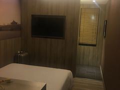 -西安大雁塔科技大学地铁站亚朵酒店