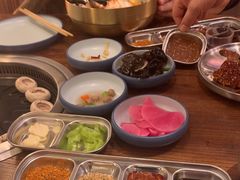 -明洞阿姨·韩式酱蟹烤肉·创意料理(三元桥店)