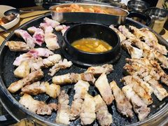 -江南猪肉商会无限续吃(弘大店)