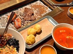 -瑞虹新天地月亮湾