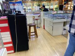 -三叶眼镜城批发市场(上海火车站店)