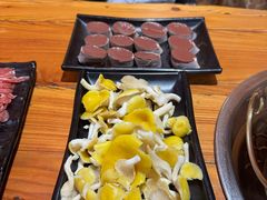 -果松木炭酸菜铜火锅·外婆参鸡汤