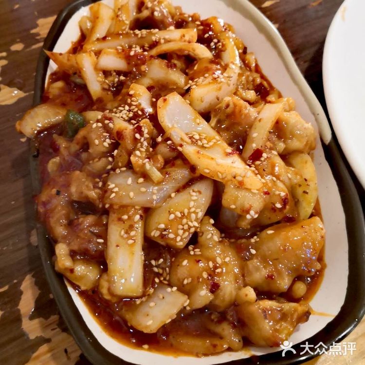 【探店】要排队两个小时才能吃到的牛肠!