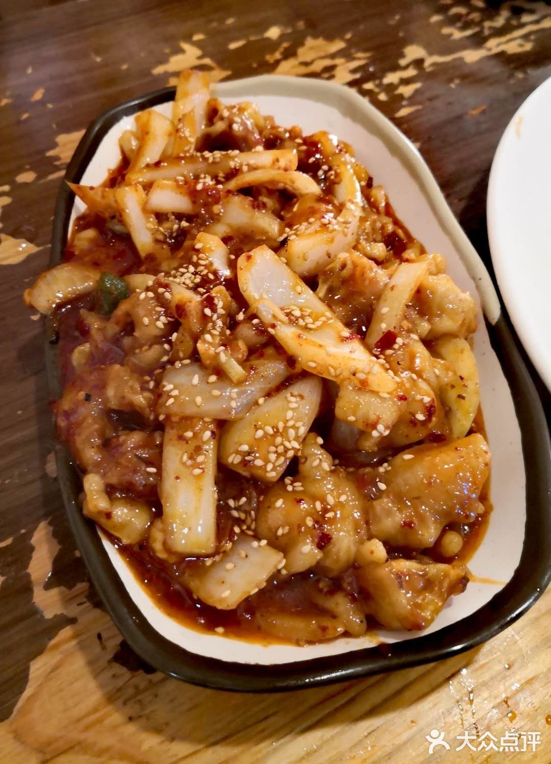 【探店】要排队两个小时才能吃到的牛肠！