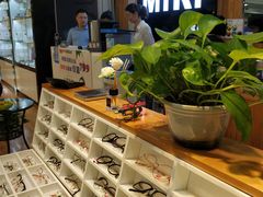 -MiRi眼镜连锁·蔡司·尼康控优点合作店(莘庄店)