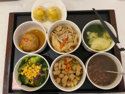 -爱陪伴一对一月子中心(融侨店)