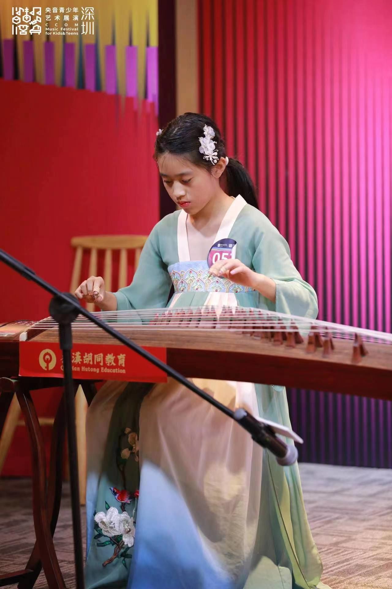 更加坚定从容\\n​是你努力的成果呀\\n​感谢古筝吴舒婷老师细心