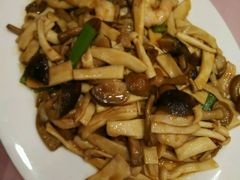 虾仁群菌-添福来墨鱼饺子 · 海鲜东北菜(泡崖店)