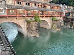 -临江餐馆二楼美食部落