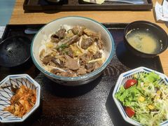 牛筋盖饭定食-炼火烤肉店
