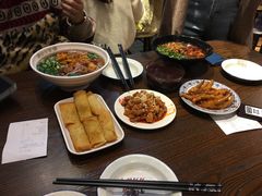 -爆炸头阿姨小四川正宗川味小吃(无任何分店)