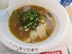 满满酸菜骨汤-成都你六姐·牛肉冒菜·麻辣香锅(长泰广场店)