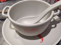 餐具摆设-热火朝天鲜切牛肉火锅(南强街巷店)