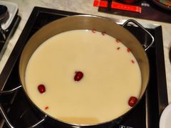 -尚尚仙·酸汤猪手·猪肚鸡火锅(华联万柳购物中心店)