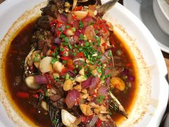 香煎鲫鱼-费大厨辣椒炒肉(万家丽一店)