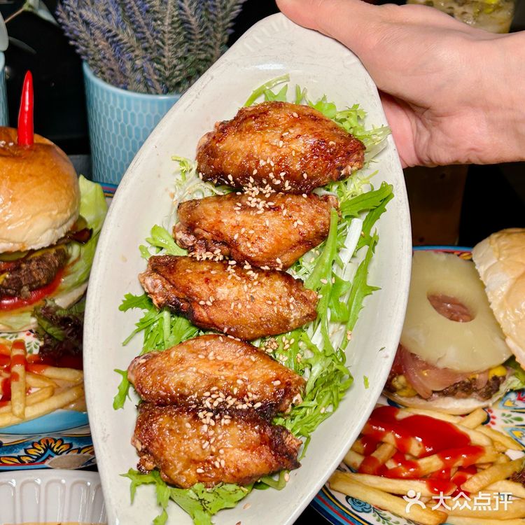 没出国 在郑州！平价餐厅里他真的坠有氛围‼️