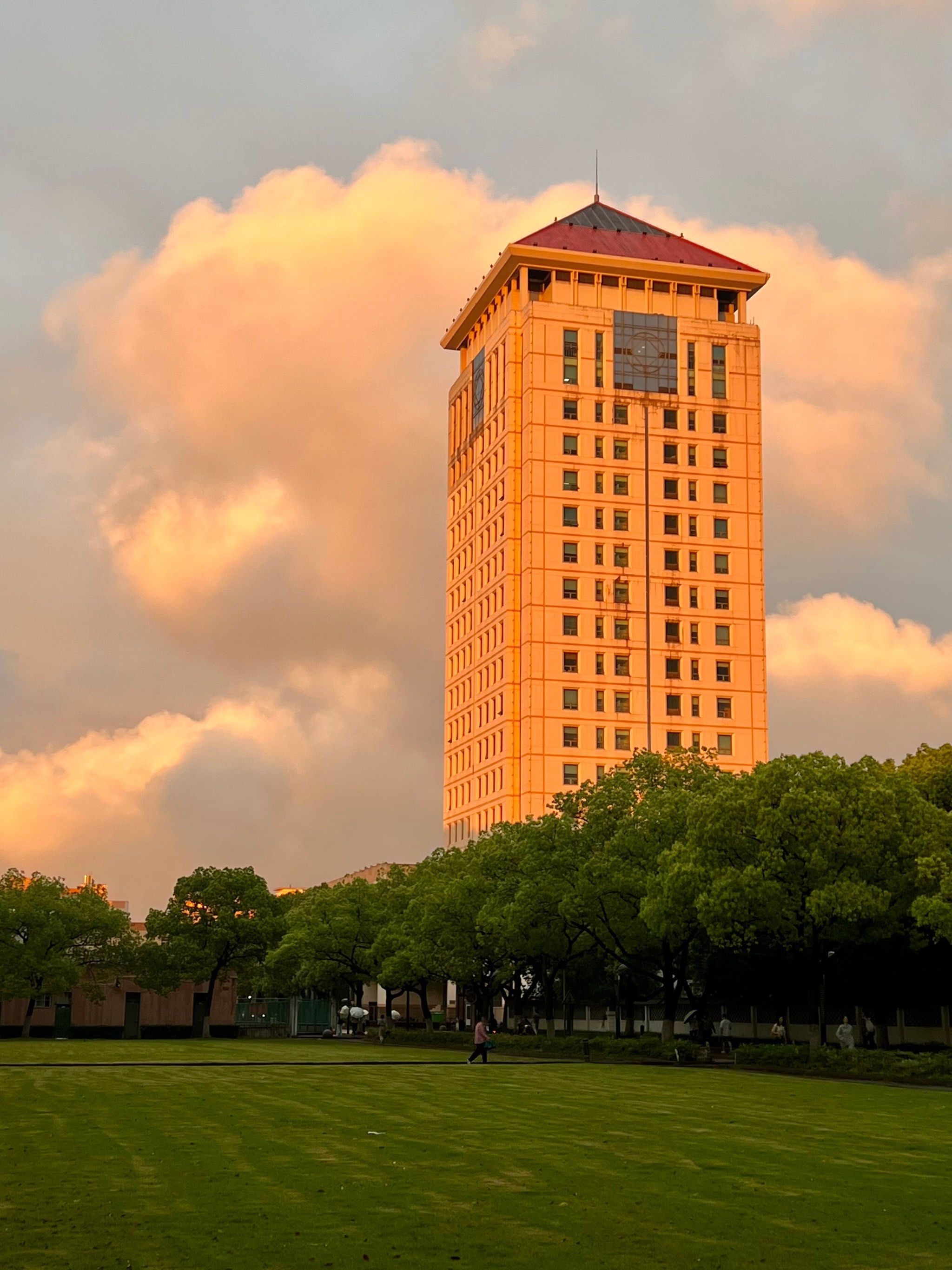 不可复制的校园生活 #校园 
美如画的苏州大学[亲亲]
那个场景都