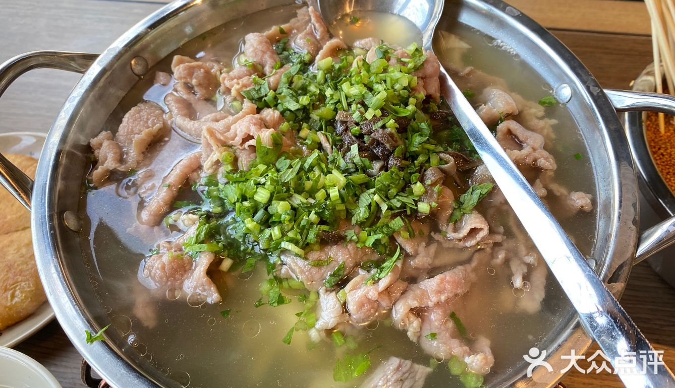【这家店到底怎么样】肖四女跷脚牛肉