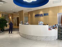 -瑞尔齿科(上海长风大悦城店)