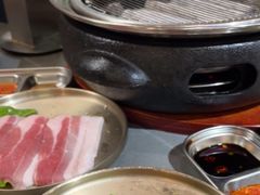 -围炉肉舍•炭烤活鳗•丹东海鲜烤肉(步行街店)