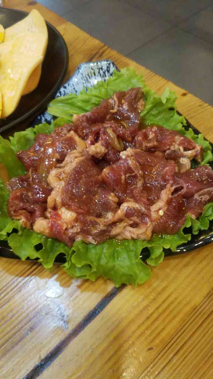 鲜肉牛博士木炭烤肉(总部)-"差评.带肉的炒菜一点肉丁都没有.辣白菜.