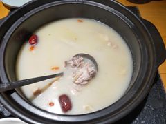 -洪氏嗨捞·广东猪肚鸡·椰子鸡火锅(西咸万象城店)