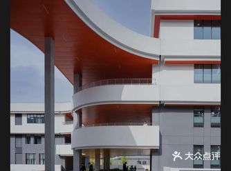 改造对象是一座位于梧桐山社区虎竹吓村的老瓦房