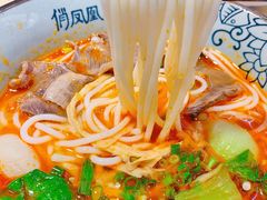 苗家红酸汤牛肉粉-俏凤凰(美林M·LIVE天地东座店)