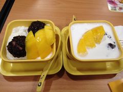 芒果白雪黑糯米甜甜-满记甜品(巴黎春天宝山店)