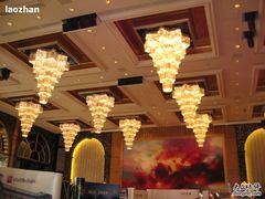 顶部吊灯和油画-上海浦东星河湾酒店