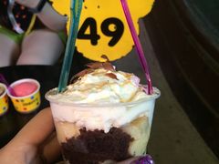 -莓园冰淇淋店