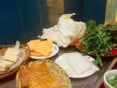 -洞庭洲·防空洞火锅·烧烤·铜锅涮肉(新百广场店)