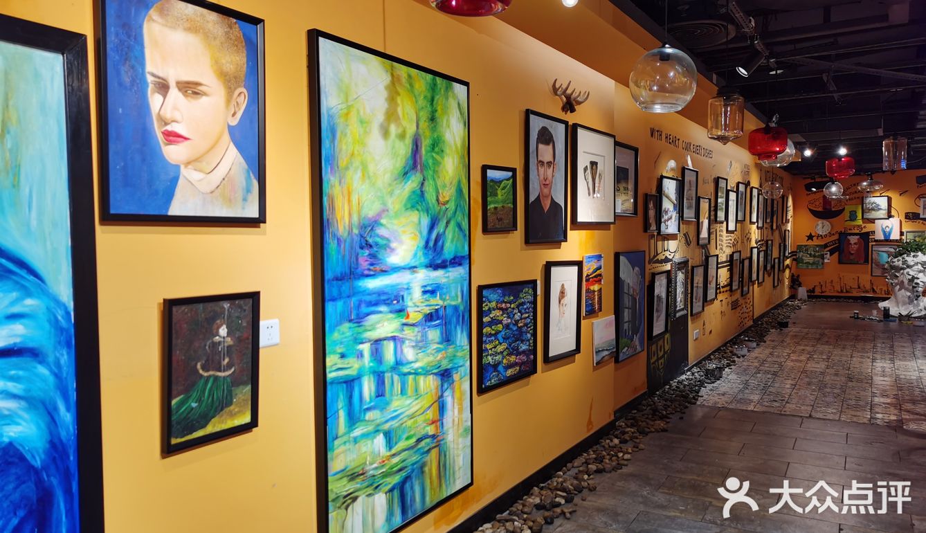 藏了各类宝藏小店的地下商场