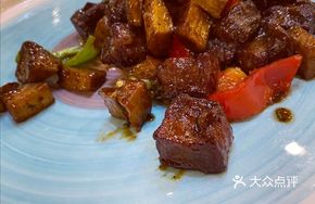 Beef Cubes with Abalone Mushroom