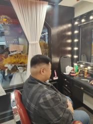 -东方先生国潮男士理发馆