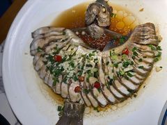 清蒸武昌鱼-小凤庭·地道湖北菜武昌鱼·铫子藕汤(黄鹤楼店)