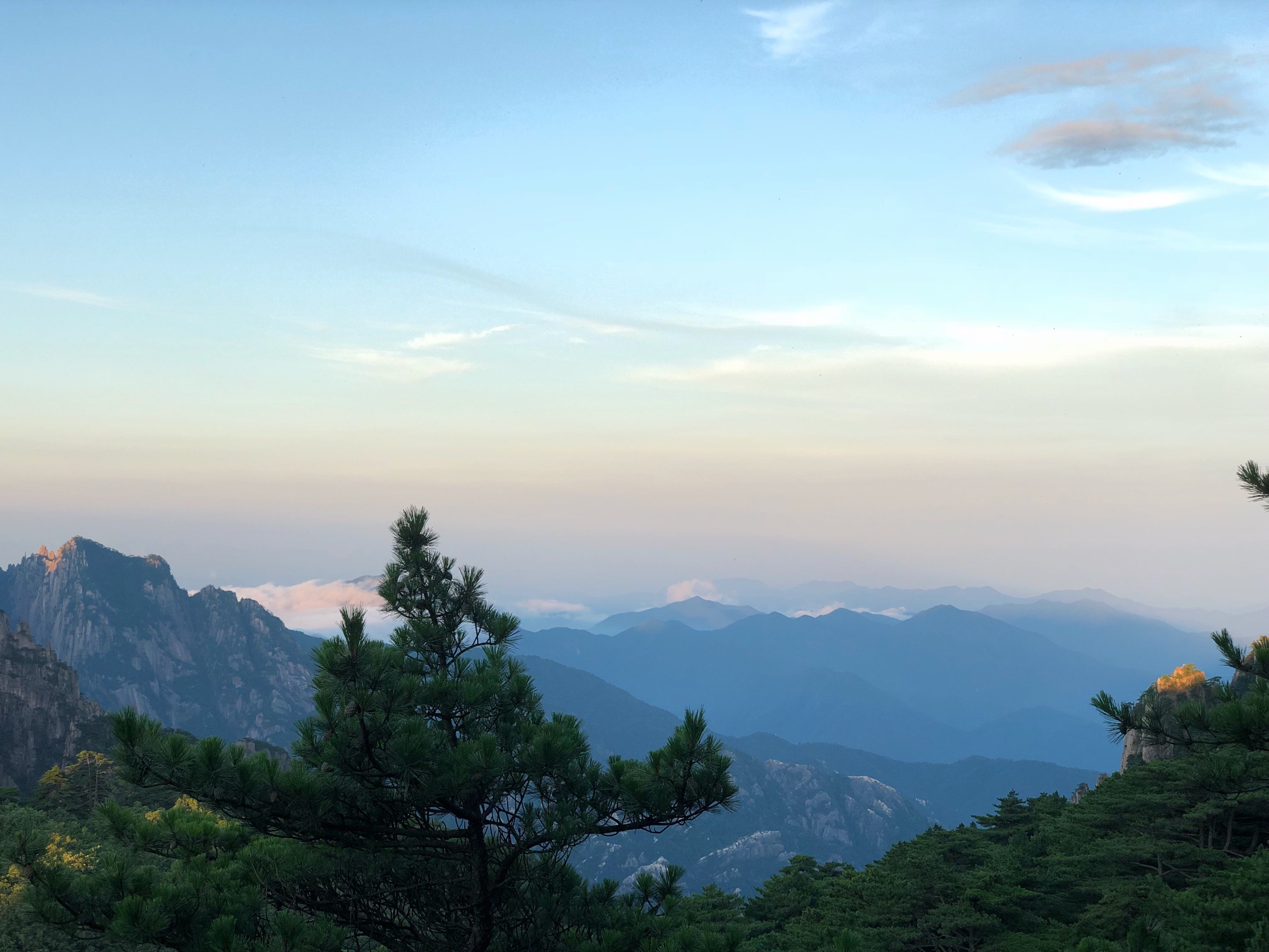 山顶的风景真美啊图片