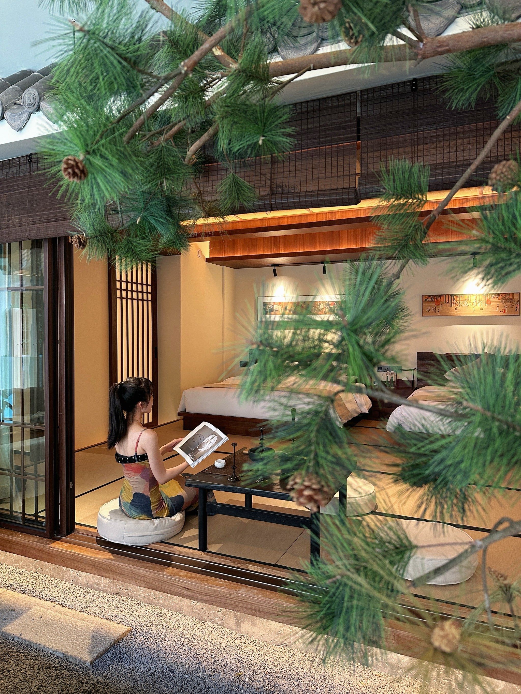 成都市中心!能上房揭瓦的新中式四合院民宿!