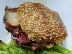 烧饼夹肘子-肠王卤煮(西单食宝街店)