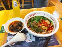 -呷佬·长沙手工米粉(金沙江路店)