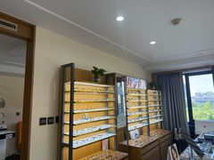 -优医视平价眼镜蔡司依视路折扣工厂店(十里堡店)