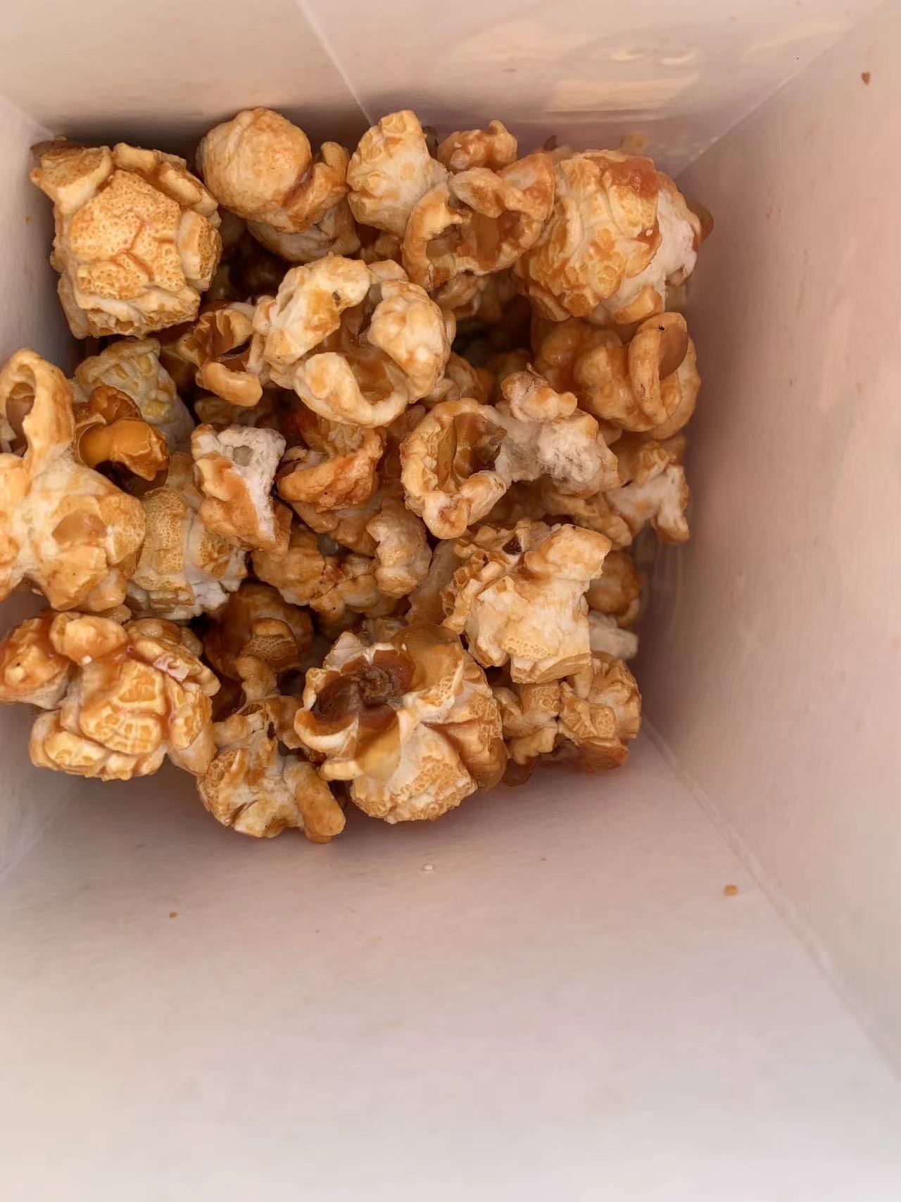 迪士尼爆米花,香甜可口,充满欢乐氛围与独