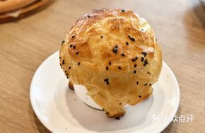 Crispy Pastry Cheese Cream Mushroom Soup