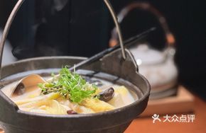 Sour Soup Stir-fried Tofu Skin Rolls