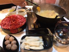 -鲜入围煮花胶鸡海鲜火锅