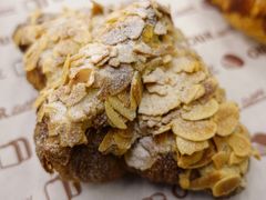 树莓杏仁羊角-OUR Bakery(三里屯太古里店)
