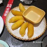 送一个凉菜，上面一层牛蛙