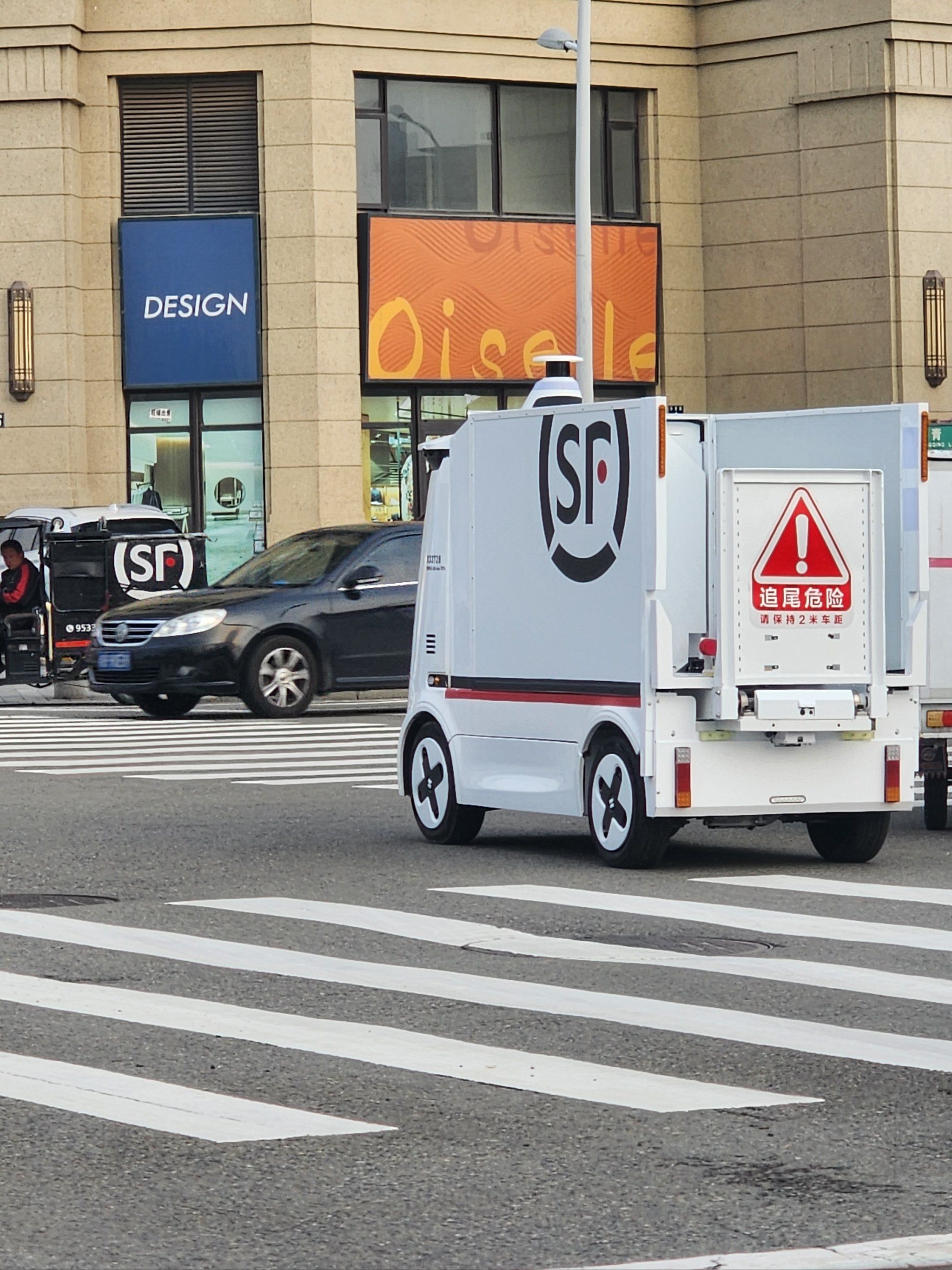 顺丰的小车有点可爱的