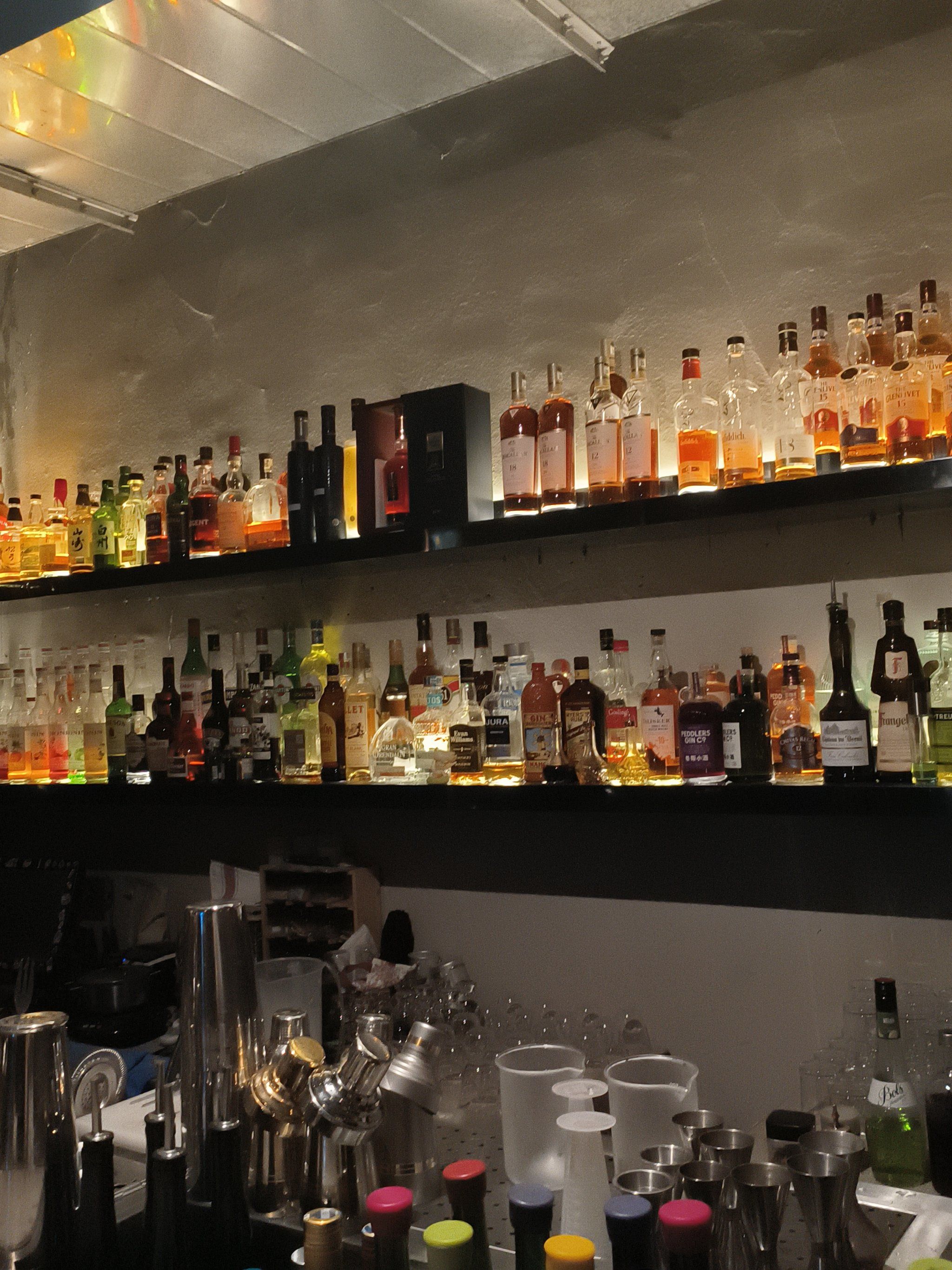 怎么办永远会爱上酒吧的酒柜!!!