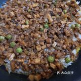 有一块属于金黄的皮下那层油润喷香的糯米
